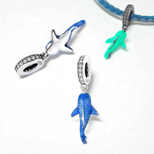 Charm Baleine bleu phosphorescente avec exemple de nuit