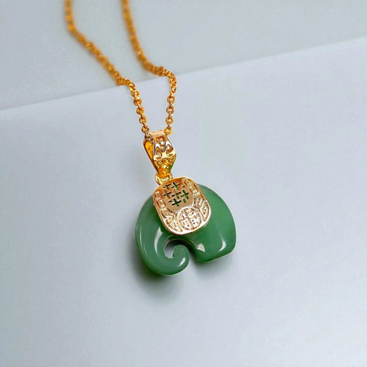 Collier élephant vert pierre jade